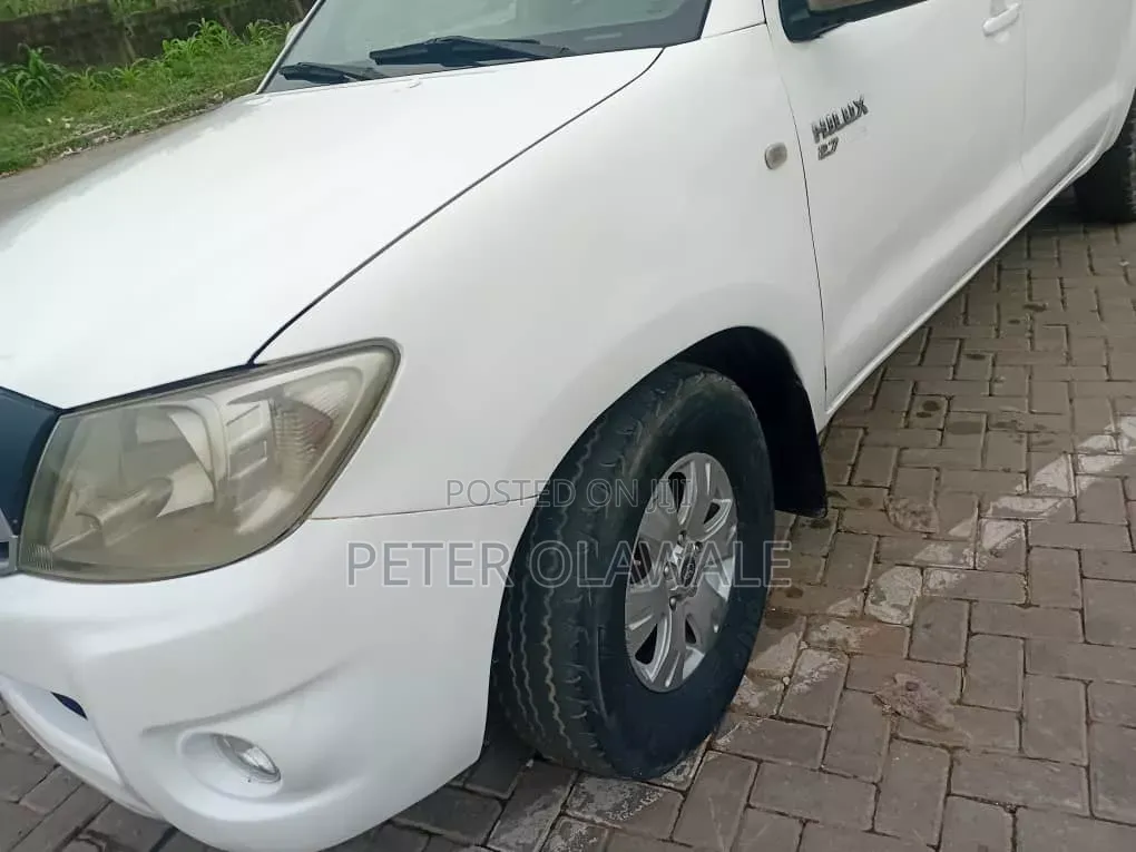 Toyota Hilux 2012 White