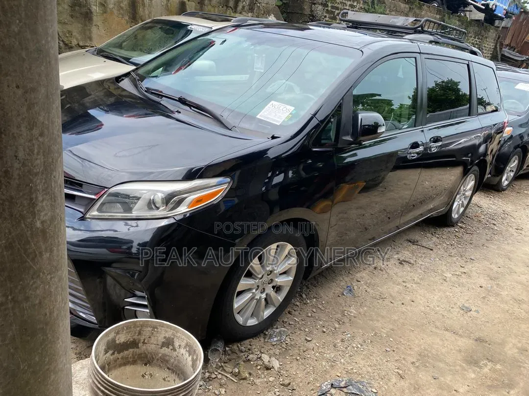 Toyota Sienna 2017 Black