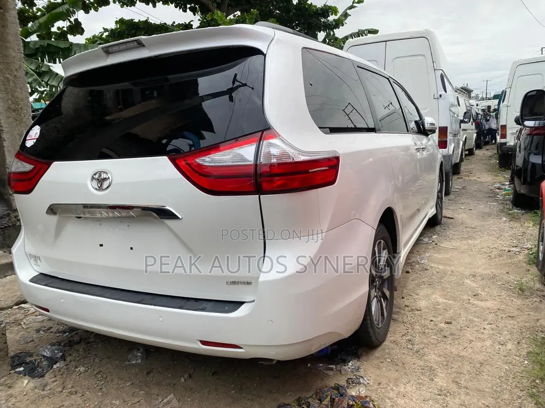 Toyota Sienna 2019 White