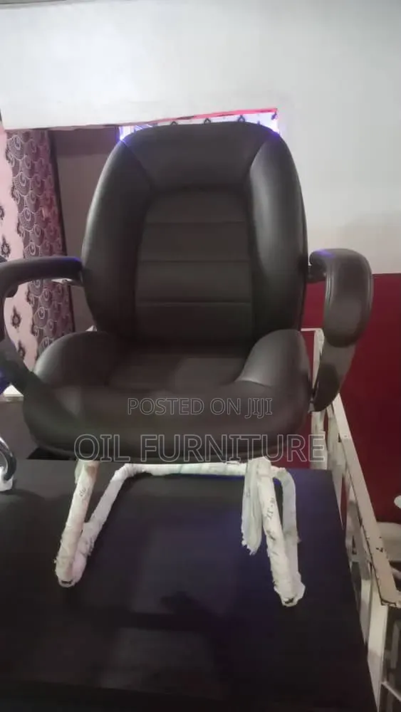 Heavy-Duty Orthopedic Executive Office Chair - Padded Leather Black