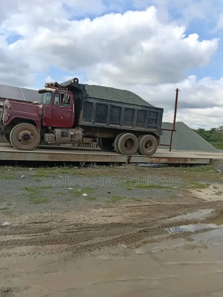 Iron Black Chippings and Granite,all Sizes Are Available