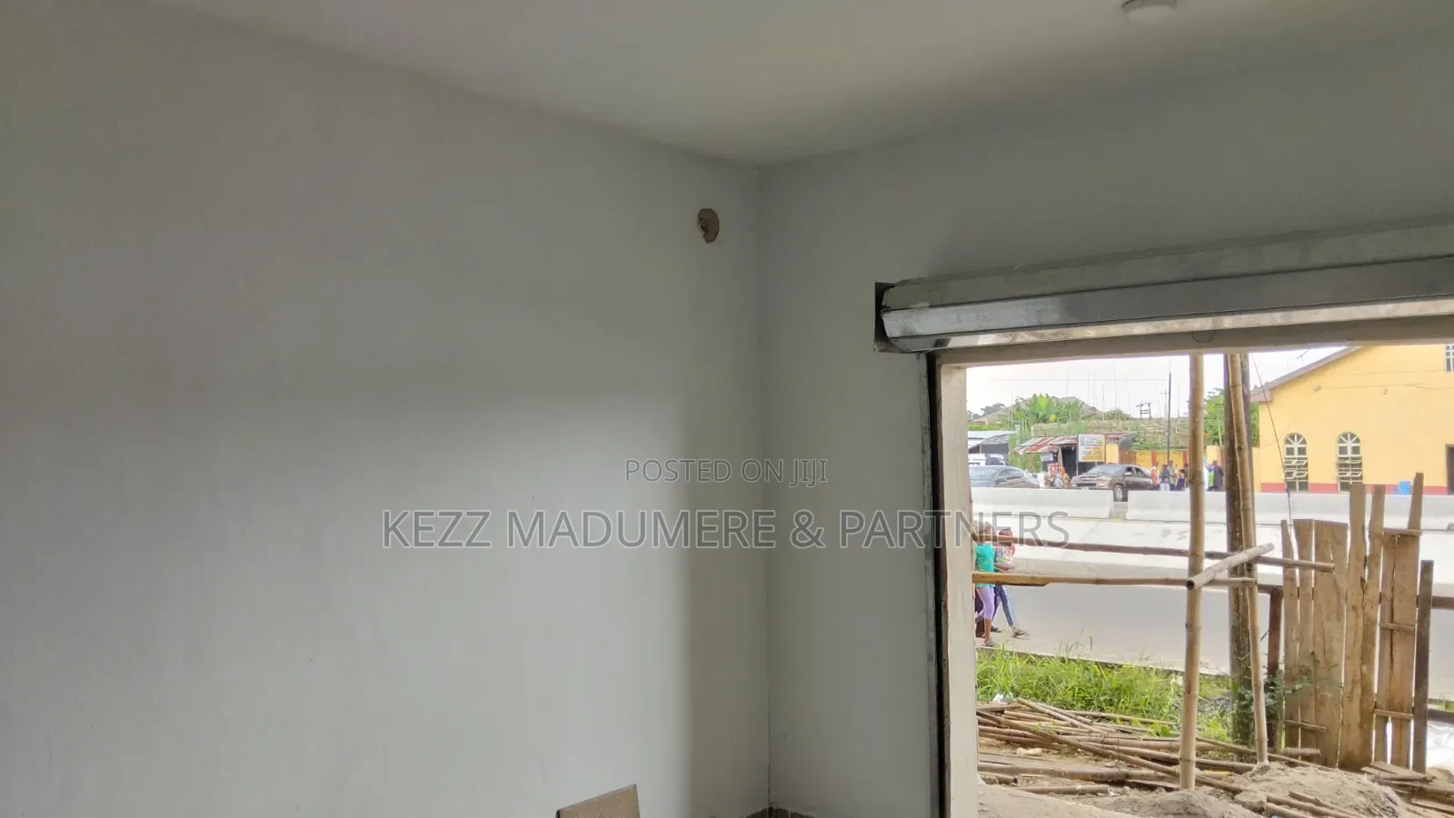 To Let : Sizeable 2 in 1 Shop at Rukpokwu
