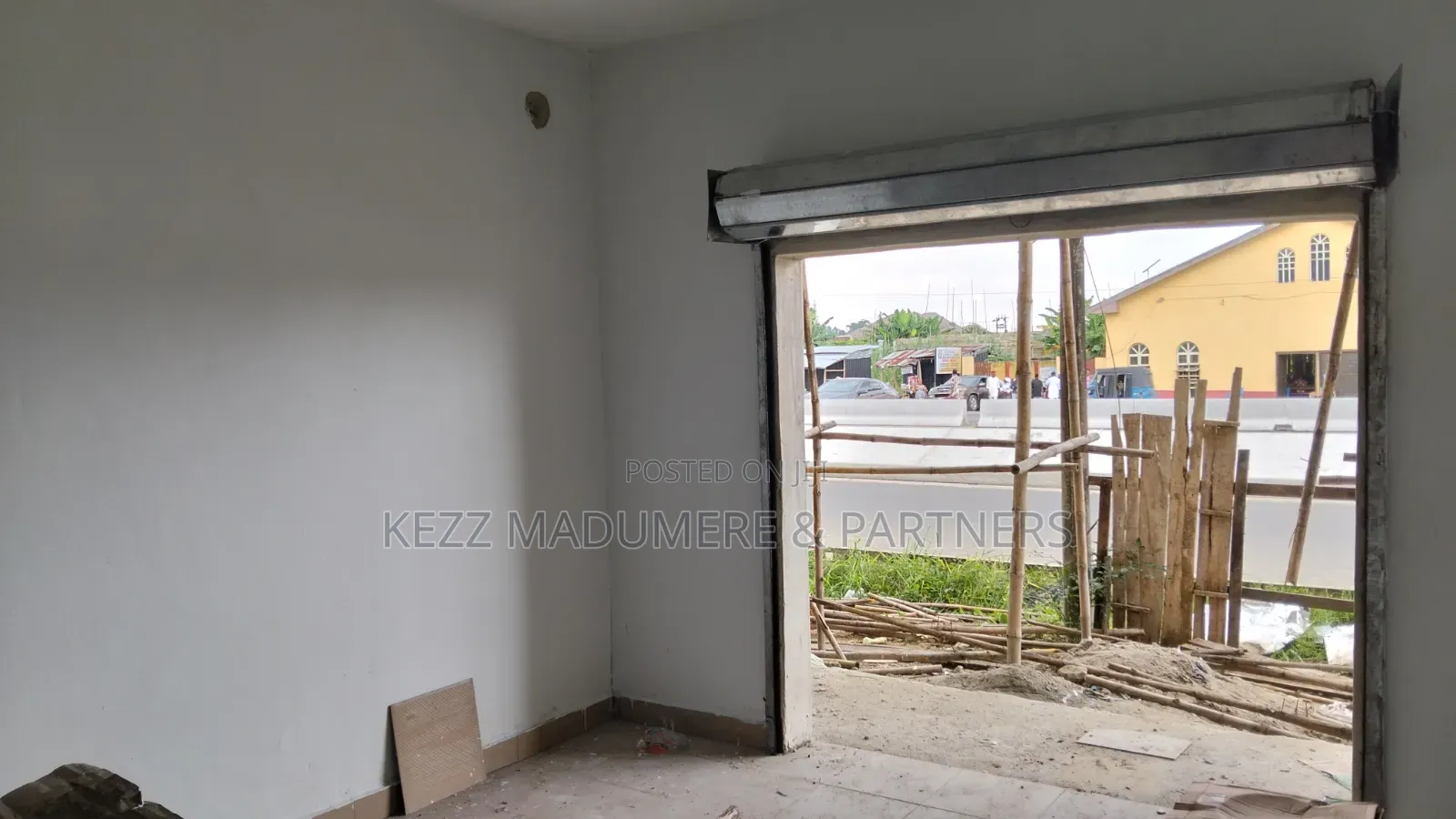To Let : Sizeable 2 in 1 Shop at Rukpokwu