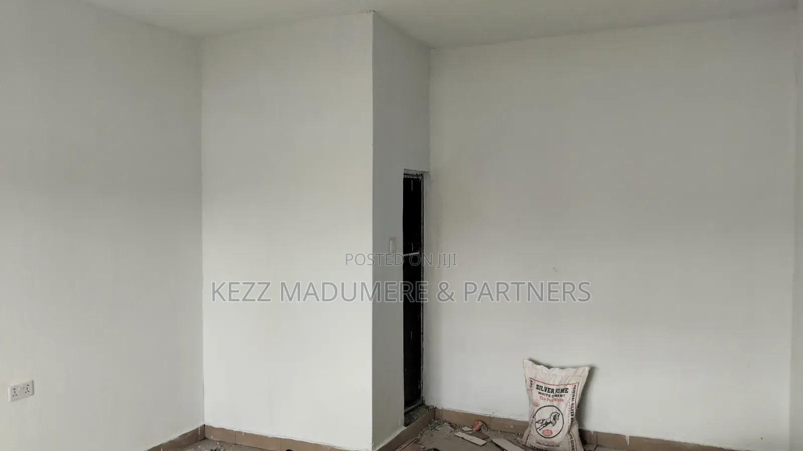 To Let : Sizeable Shop on Rumuola Major Road Ph