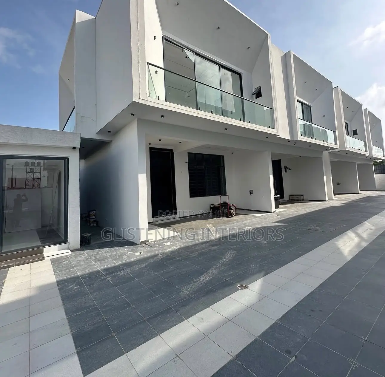 Balcony Handrail 10mm Tempered Plain Glass