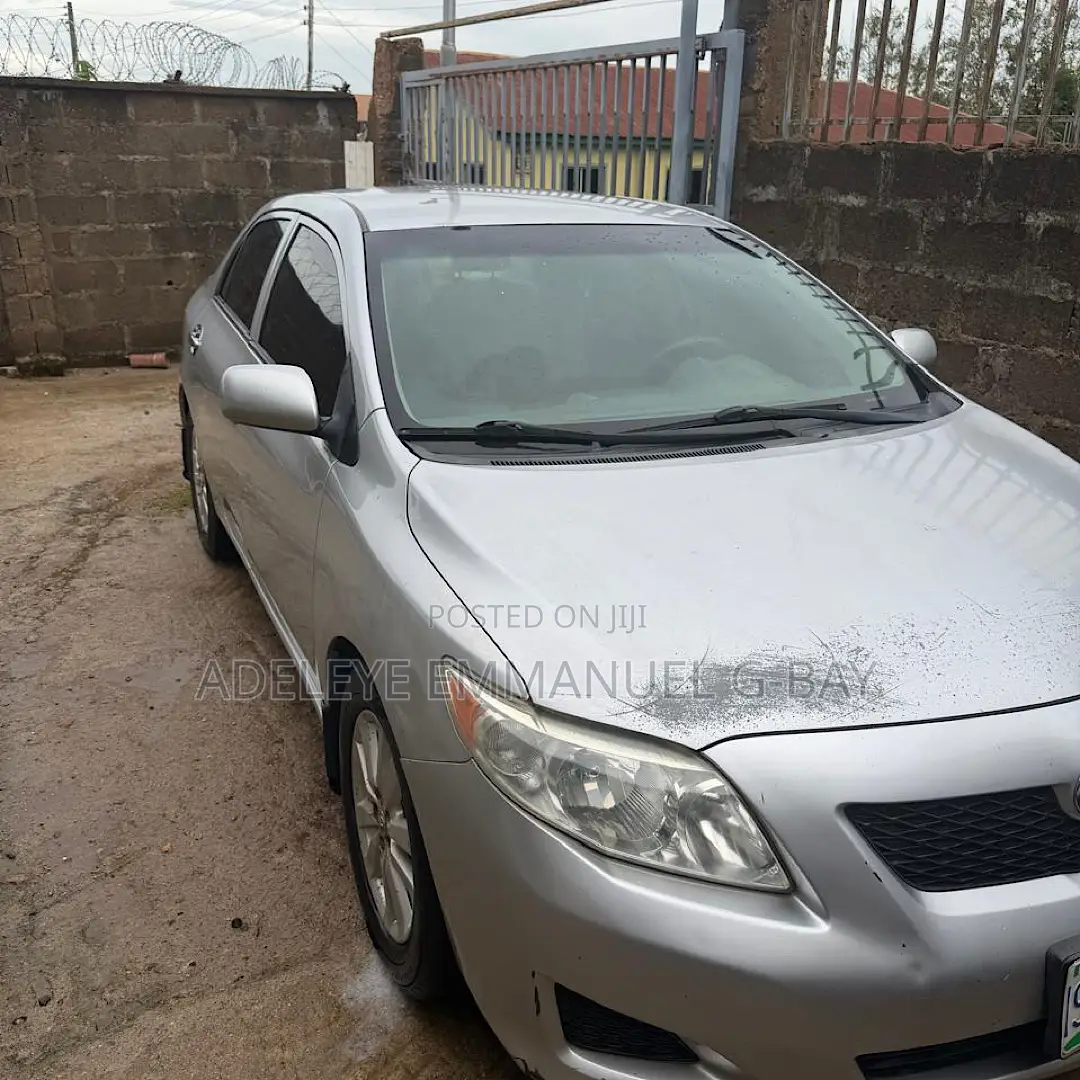 Toyota Corolla 2010 Silver
