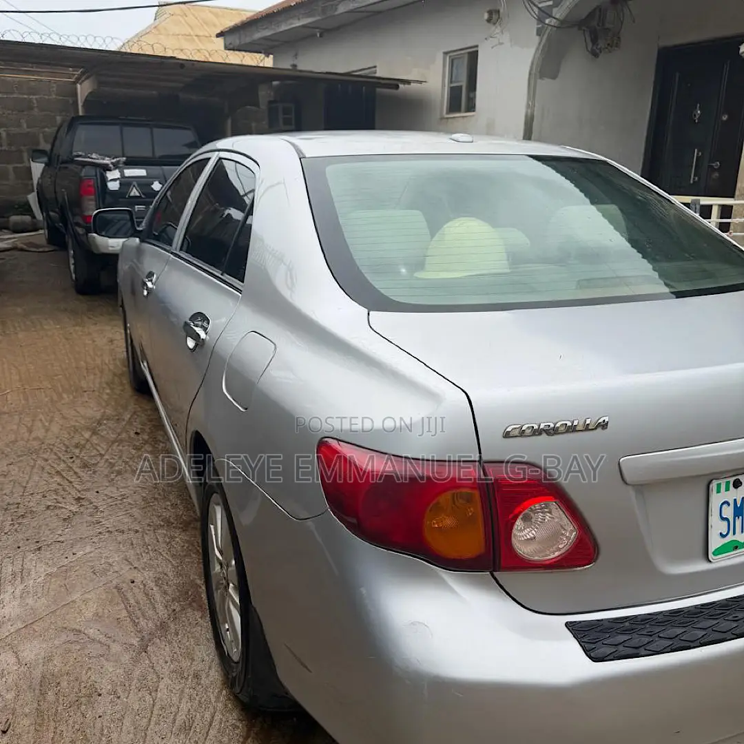 Toyota Corolla 2010 Silver