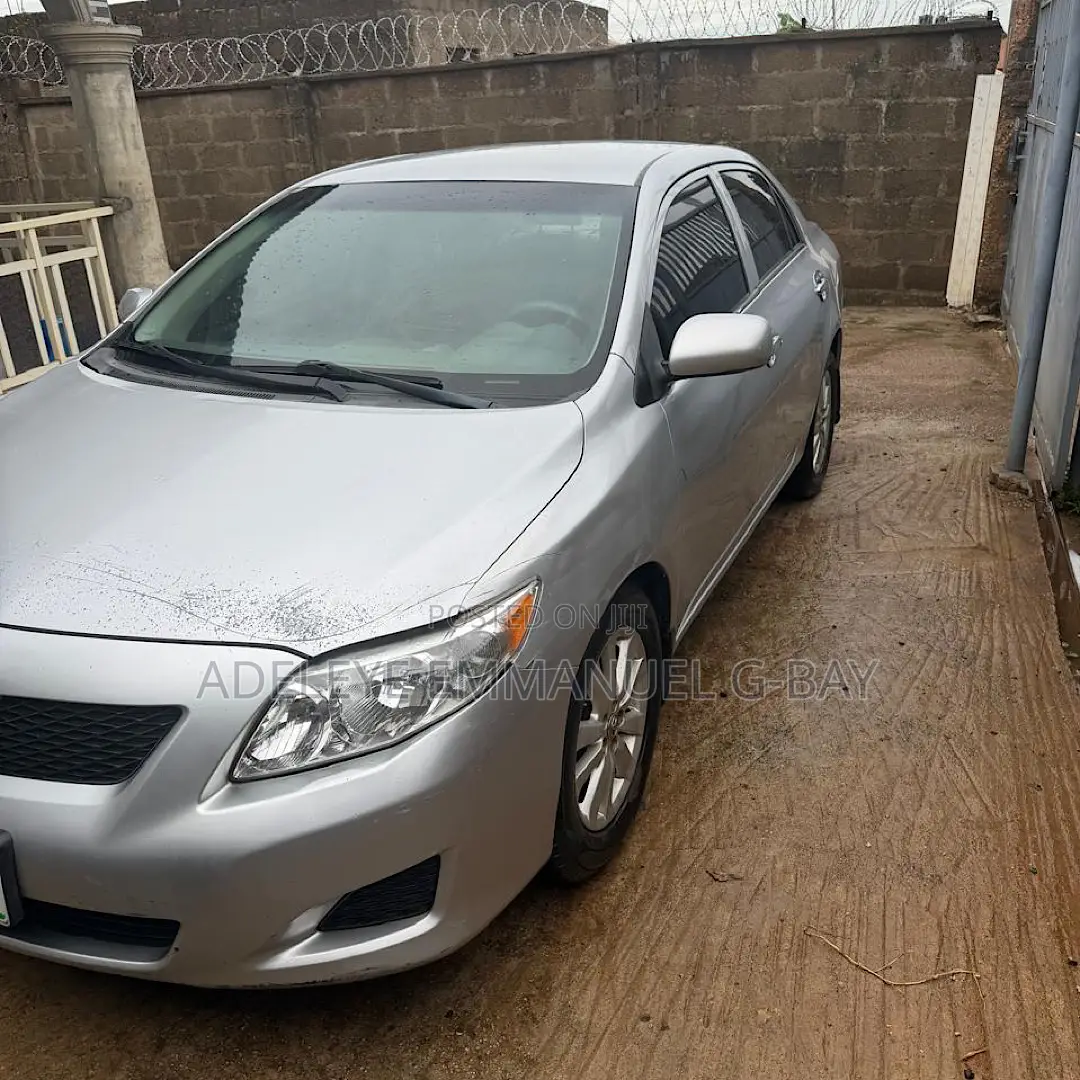 Toyota Corolla 2010 Silver