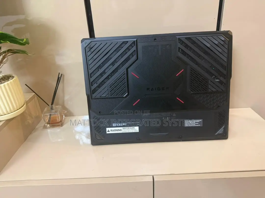 Laptop MSI Raider 18 HX AI A2XW 64GB Intel Core Ultra 9 SSD 2T