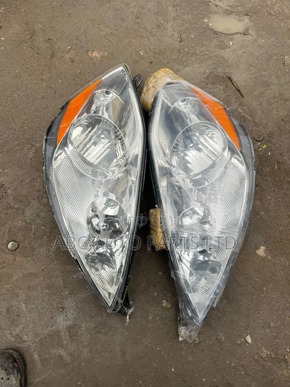Headlight Toyota Sienna 2006