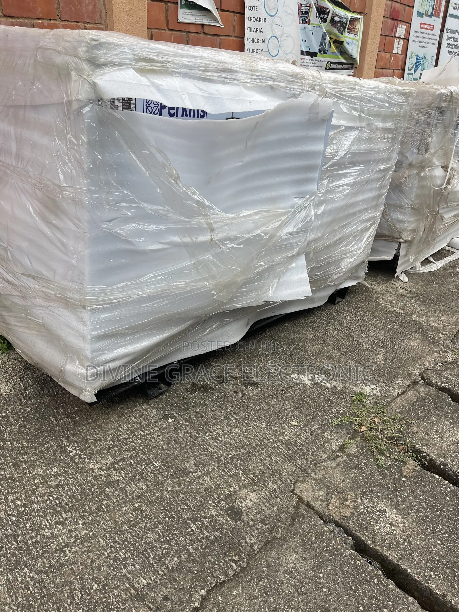Heavy-Duty 20kva Diesel Perkins Soundproof Generator — Fuel Efficient