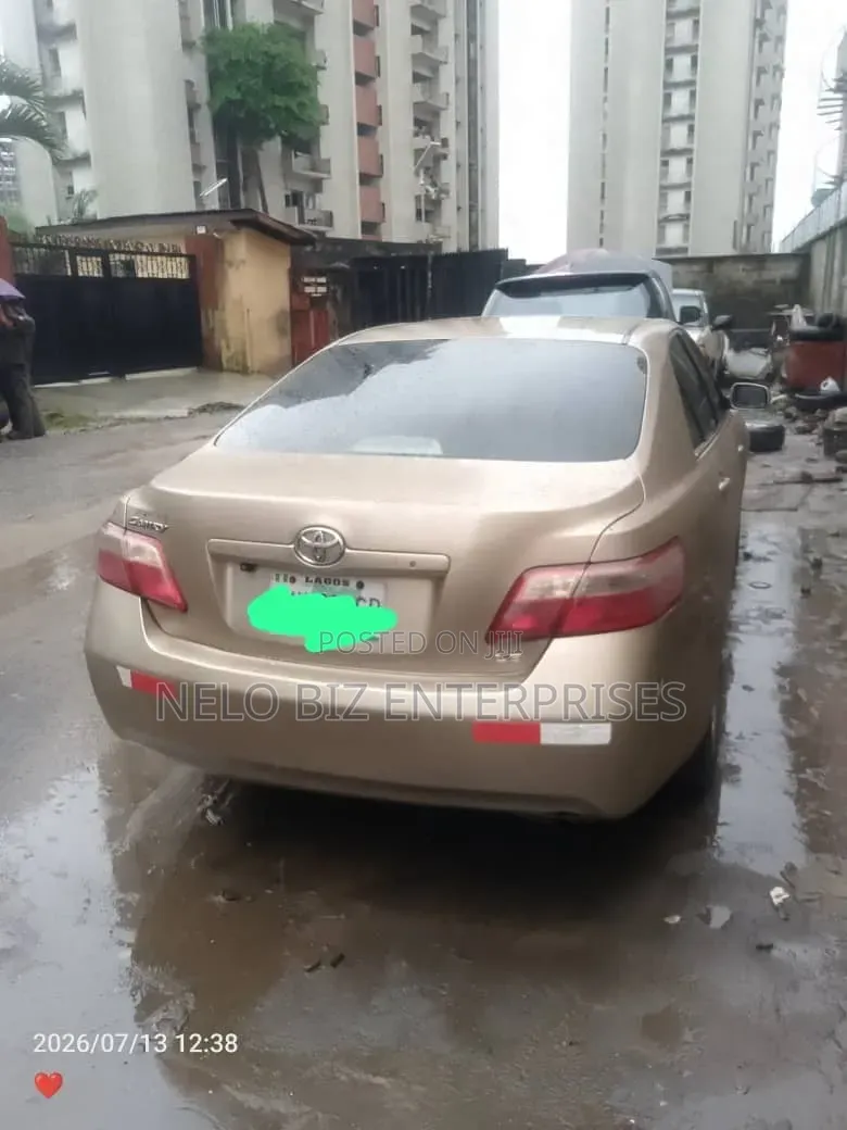 Toyota Camry 2008 Gold