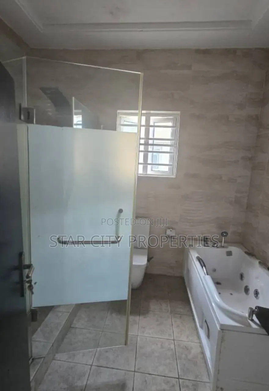 5bdrm House in Omole Phase 2 for sale