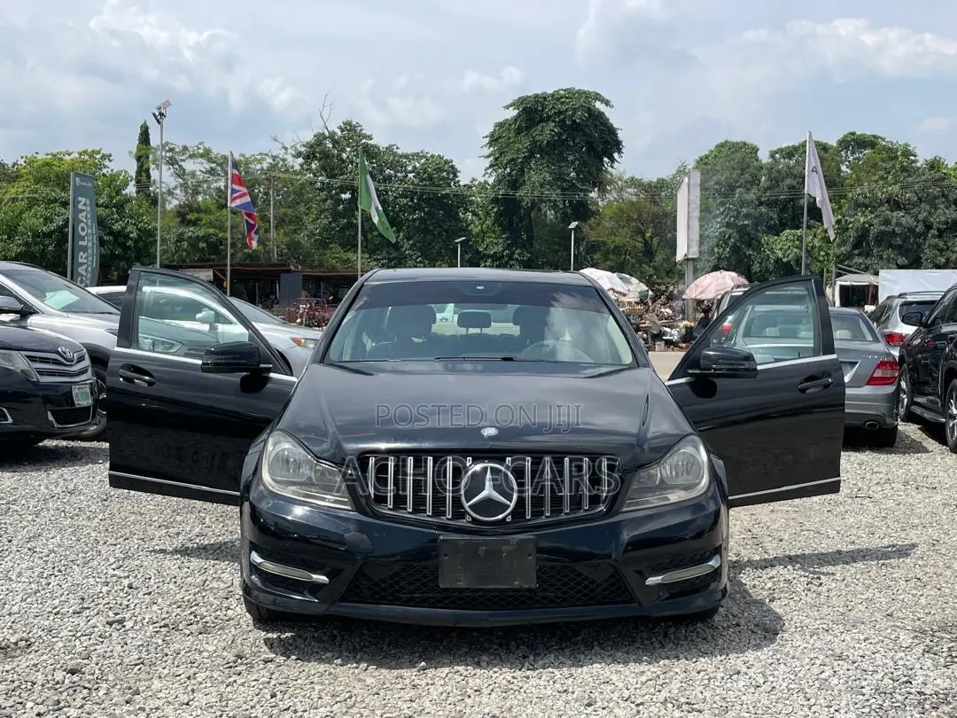 Mercedes-Benz C300 2014 Black