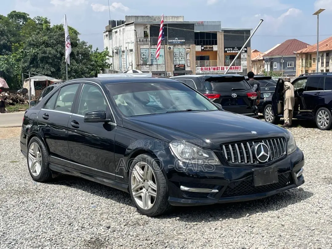 Mercedes-Benz C300 2014 Black