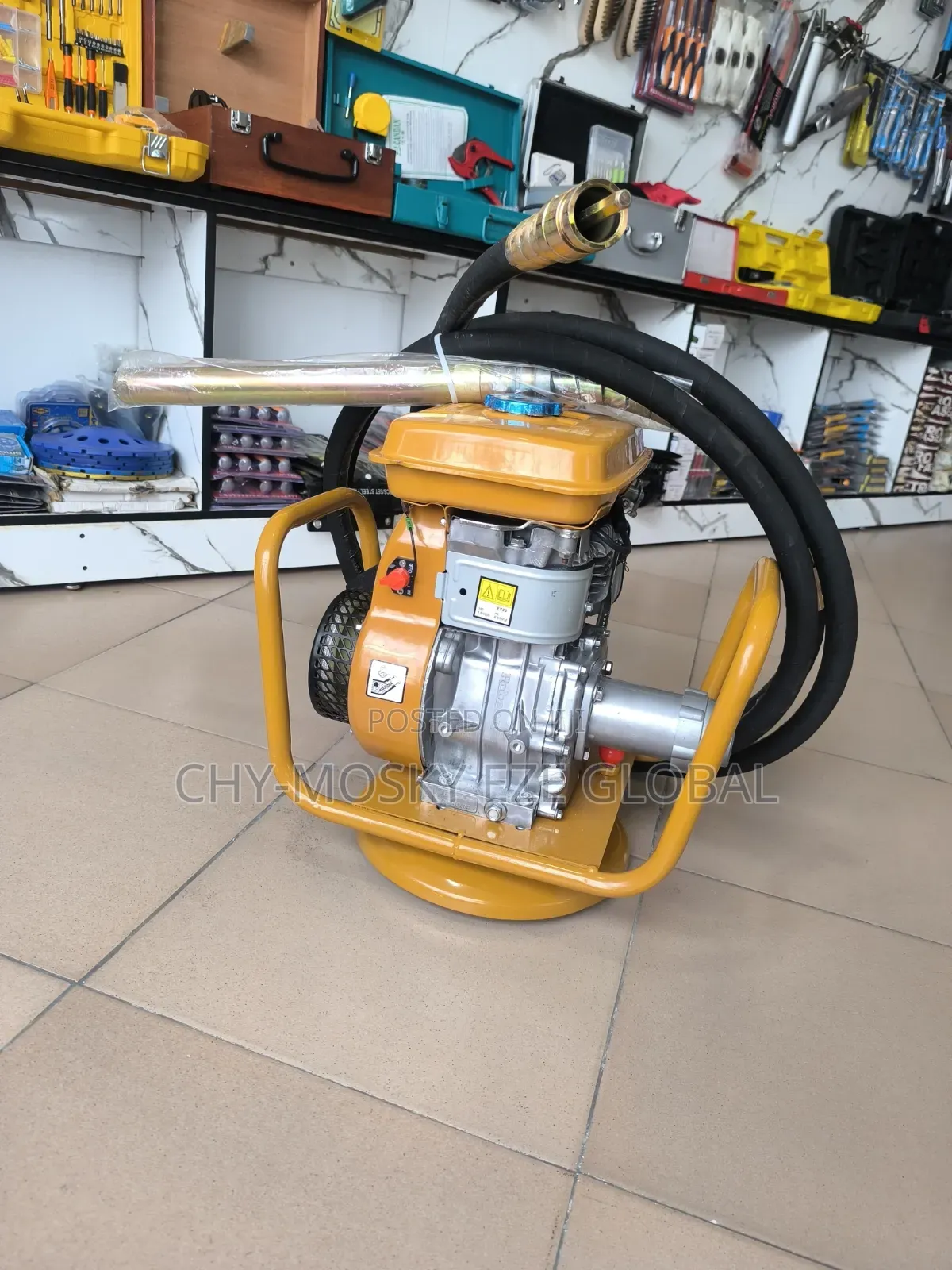 Robin Concrete Vibrator/Poker Machine (With 38mm Hose)