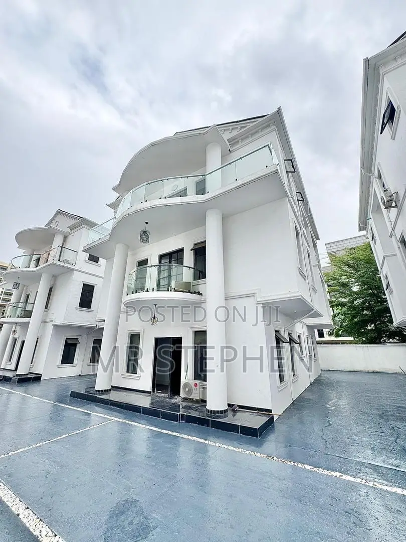 4bdrm Duplex in Banana Island for sale