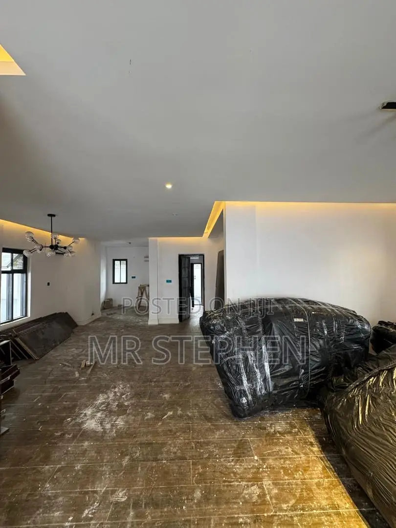 4bdrm Duplex in Banana Island for sale