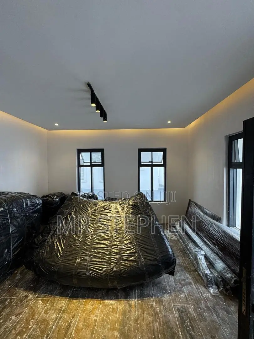4bdrm Duplex in Banana Island for sale