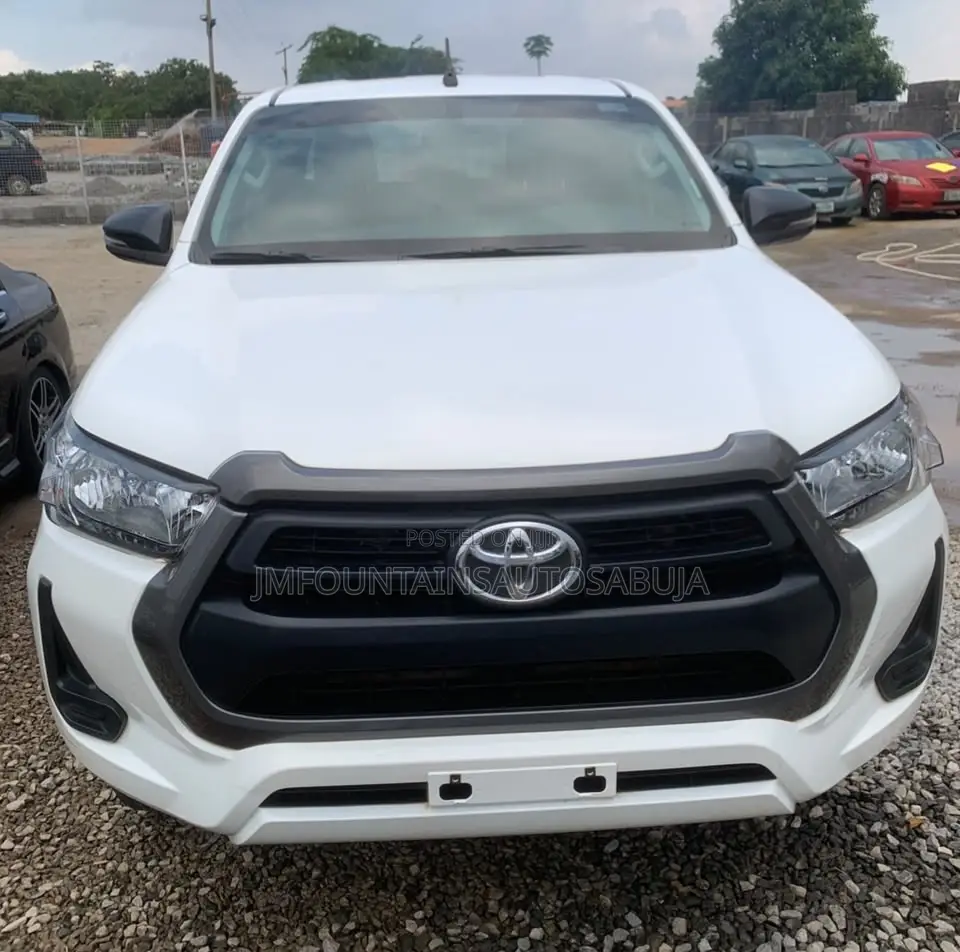 Toyota Hilux 2025 White