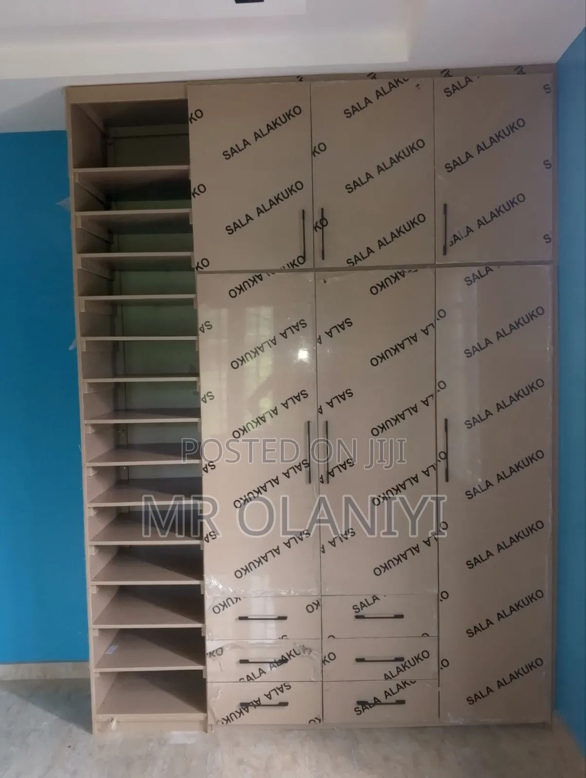 In-Built Wardrobe With Shoe Racks
