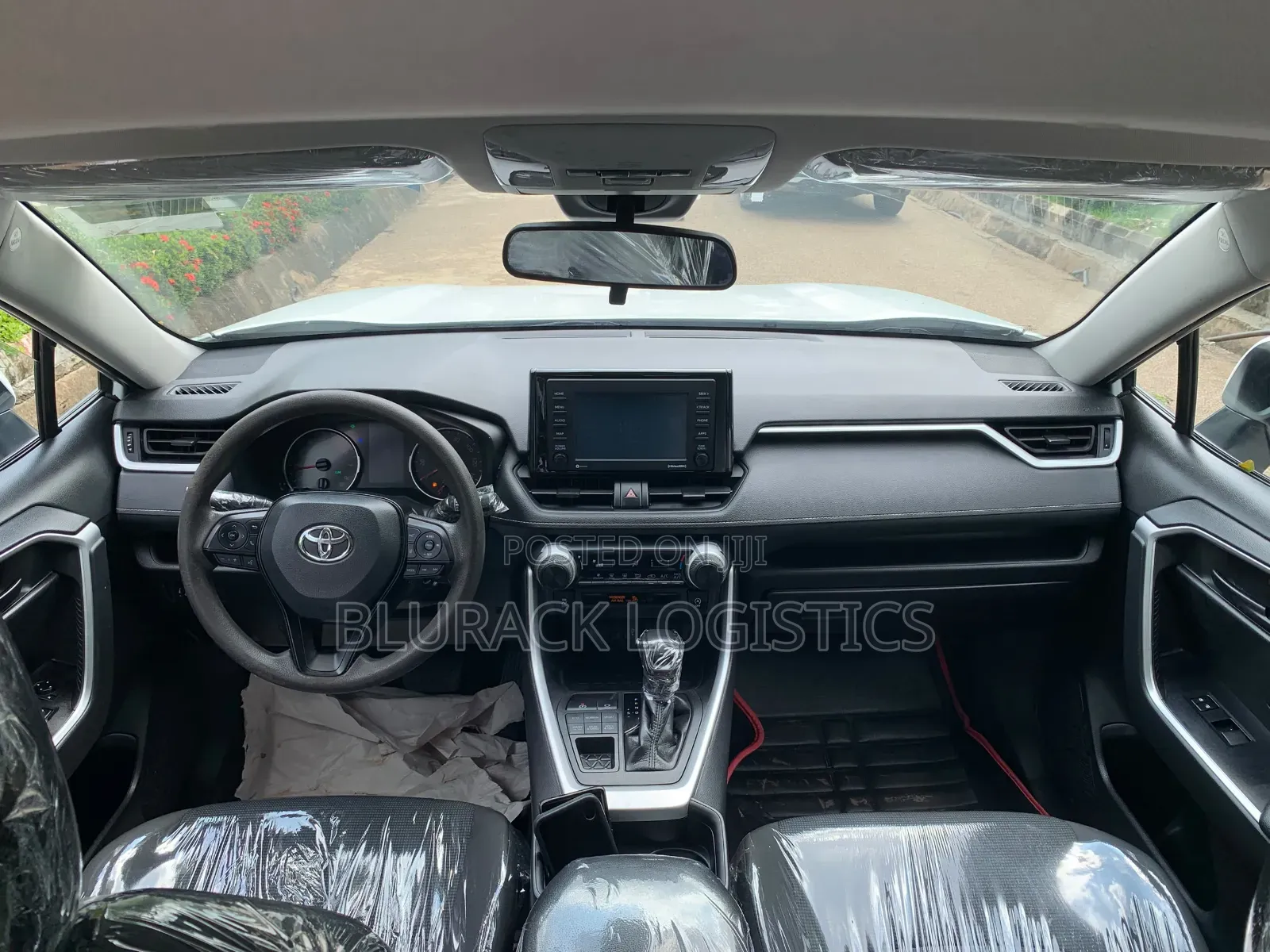 Toyota RAV4 LE 2021 White