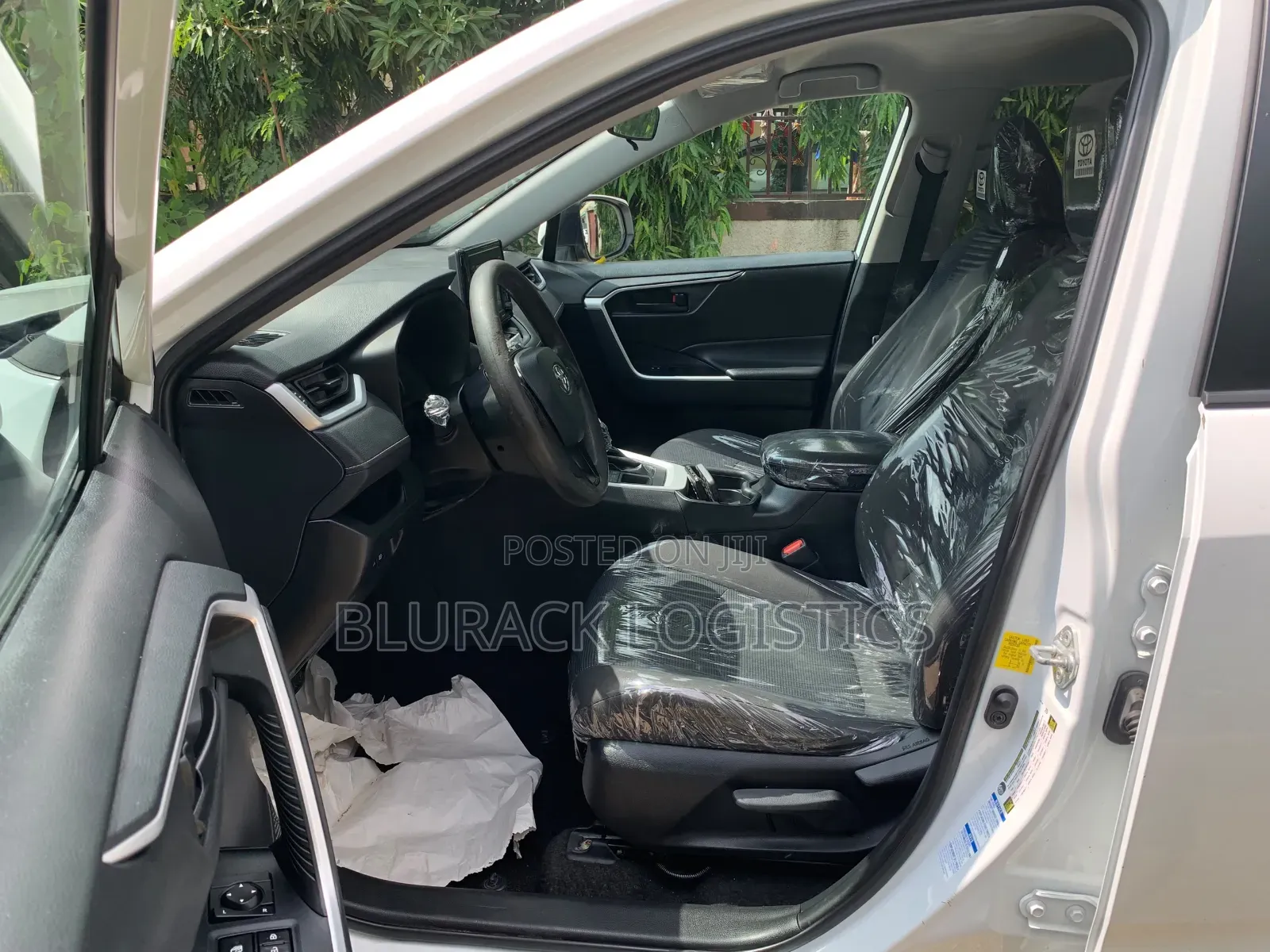 Toyota RAV4 LE 2021 White