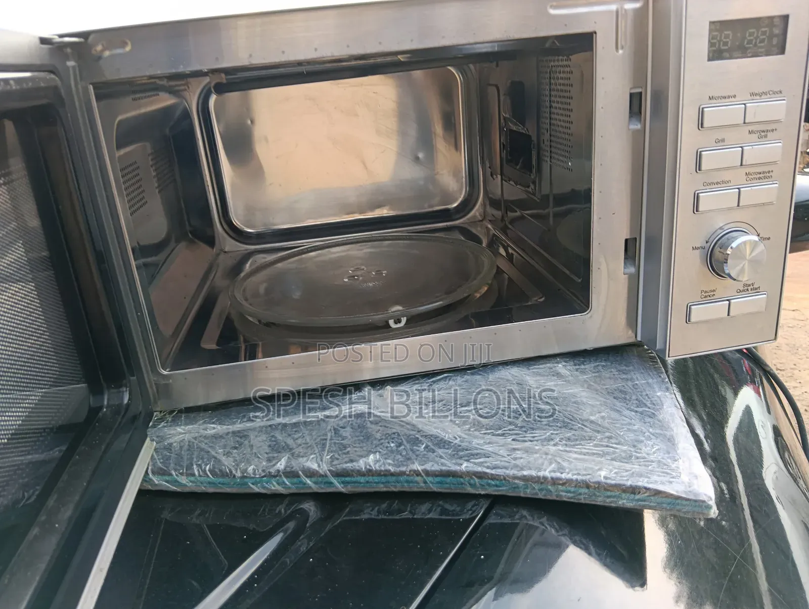 3-in-1 Microwave Multi Purpose Functions: Grill, Oven, Convection 100%
