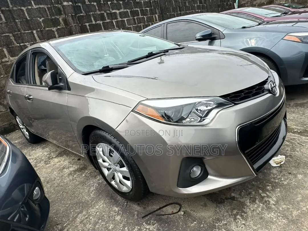 Toyota Corolla 2015 Gold