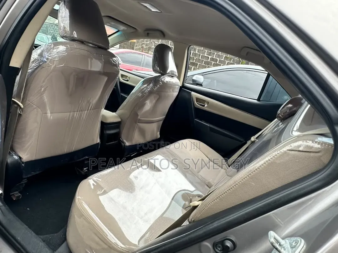 Toyota Corolla 2015 Gold