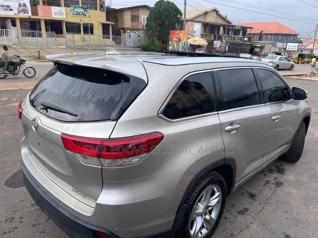 Toyota Highlander 2015 Gold