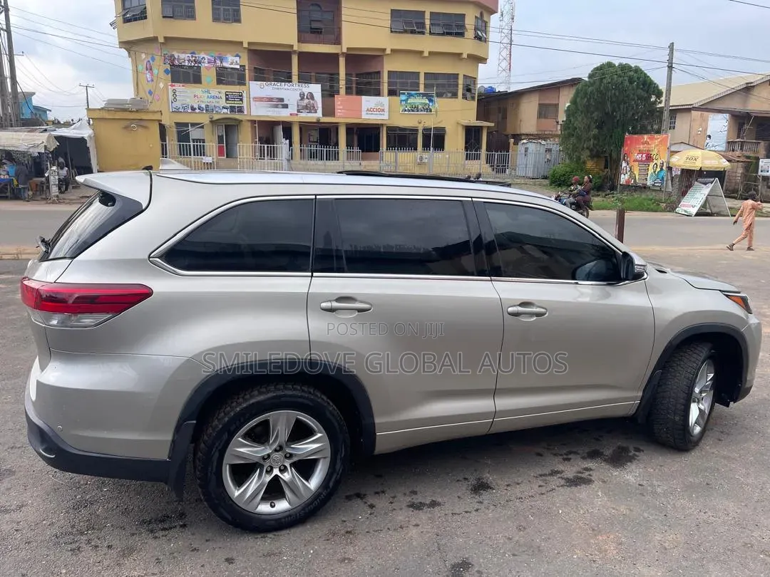Toyota Highlander 2015 Gold