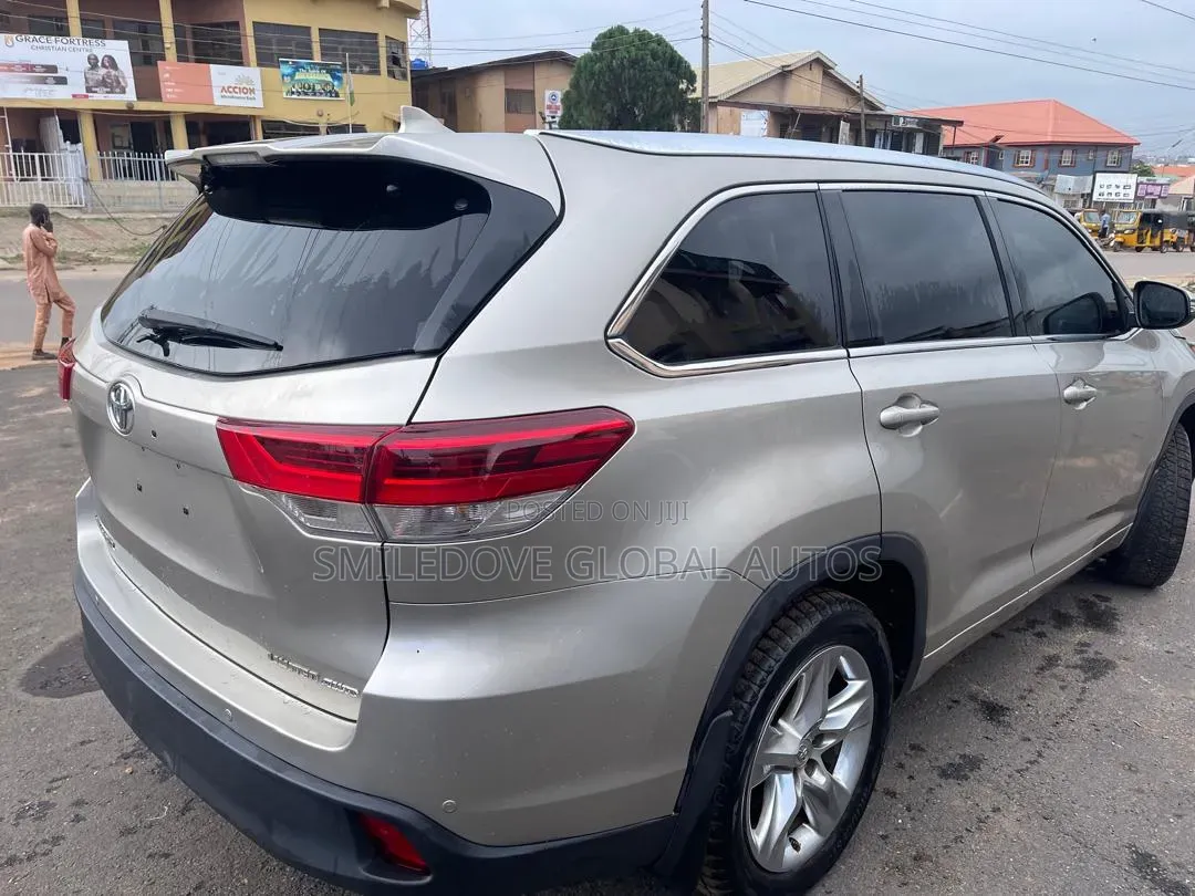 Toyota Highlander 2015 Gold