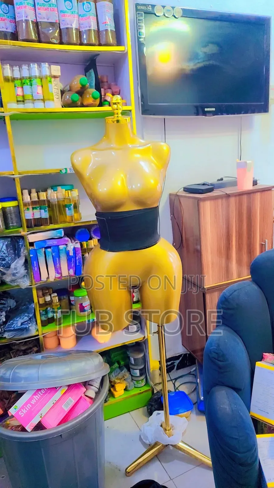 BBL Gold Mannequin