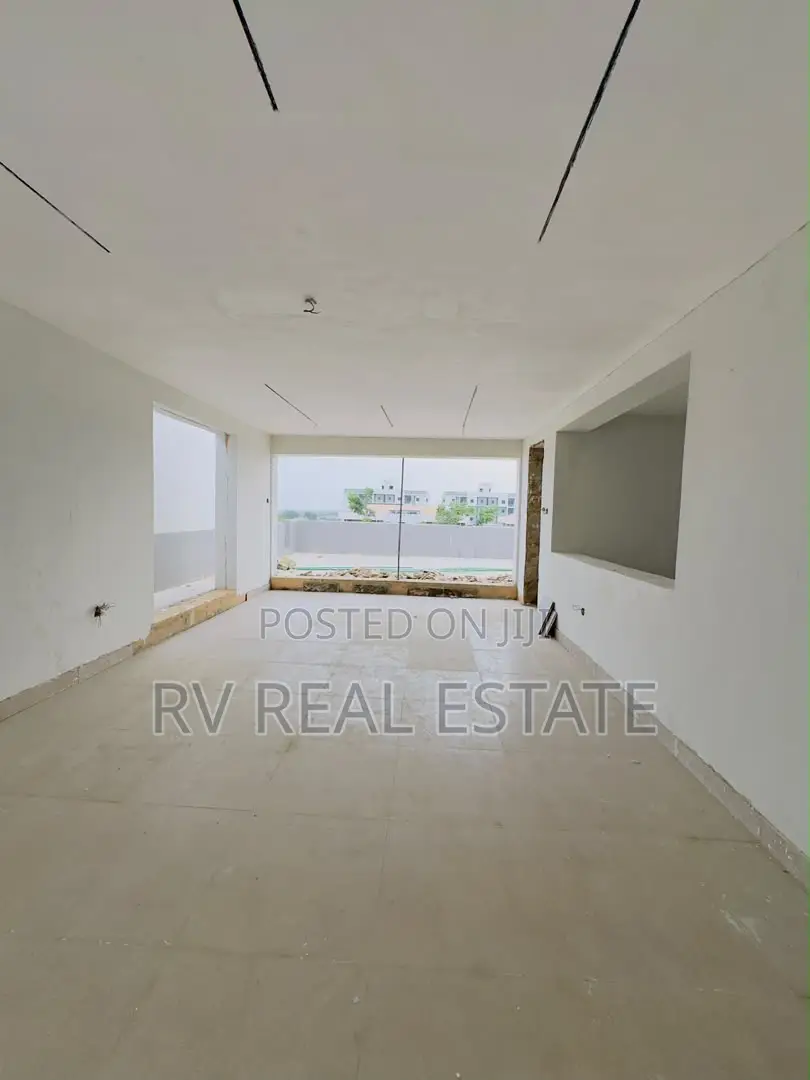 4bdrm Penthouse in Shonibare Estate, Maryland for sale
