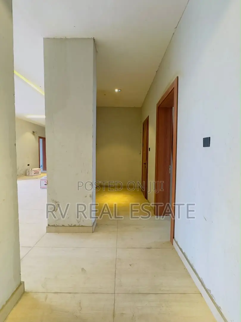 4bdrm Penthouse in Shonibare Estate, Maryland for sale