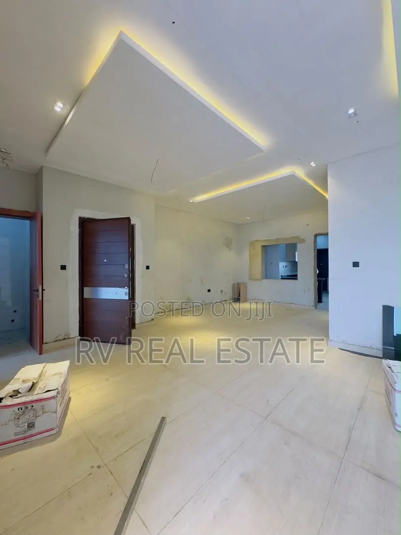 4bdrm Penthouse in Shonibare Estate, Maryland for sale
