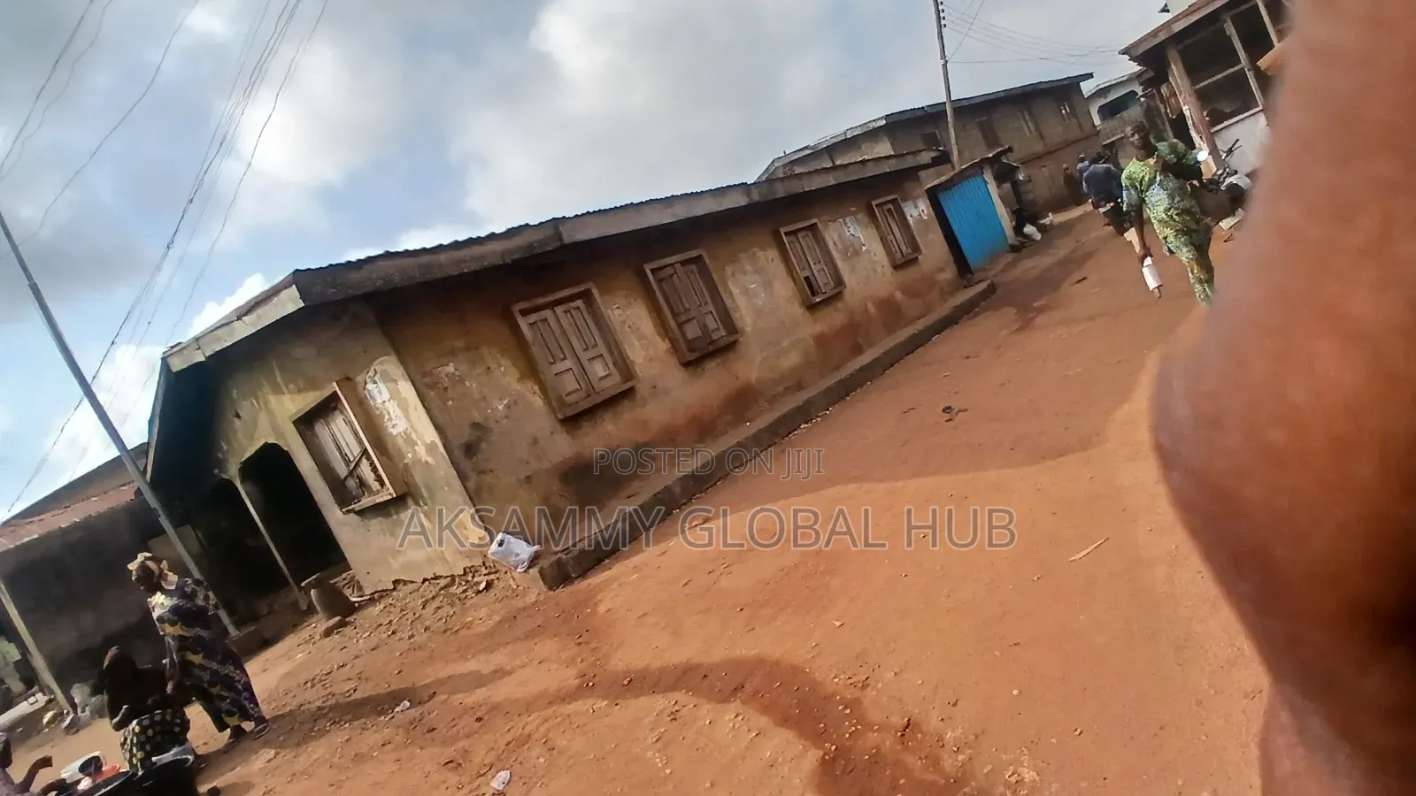 8bdrm Bungalow in Bodija, Ibadan for sale
