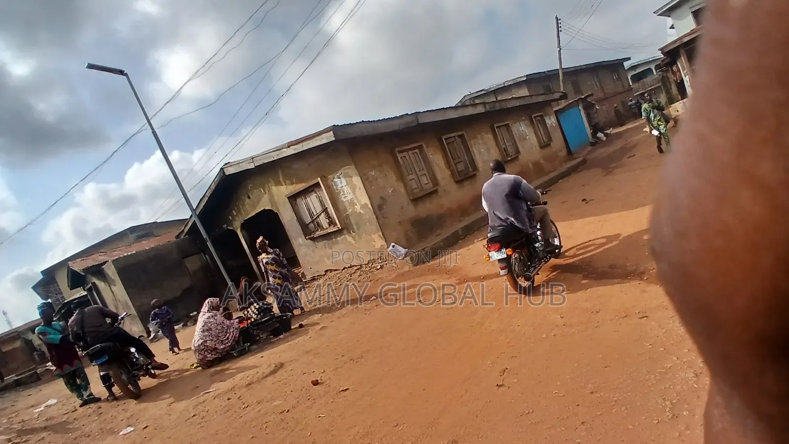 8bdrm Bungalow in Bodija, Ibadan for sale