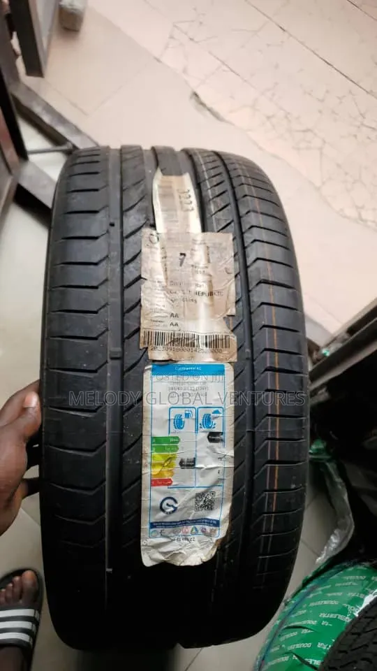 285/40r22(106y) Continental Tires