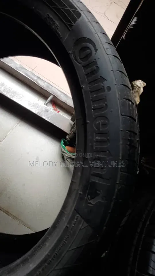 285/40r22(106y) Continental Tires