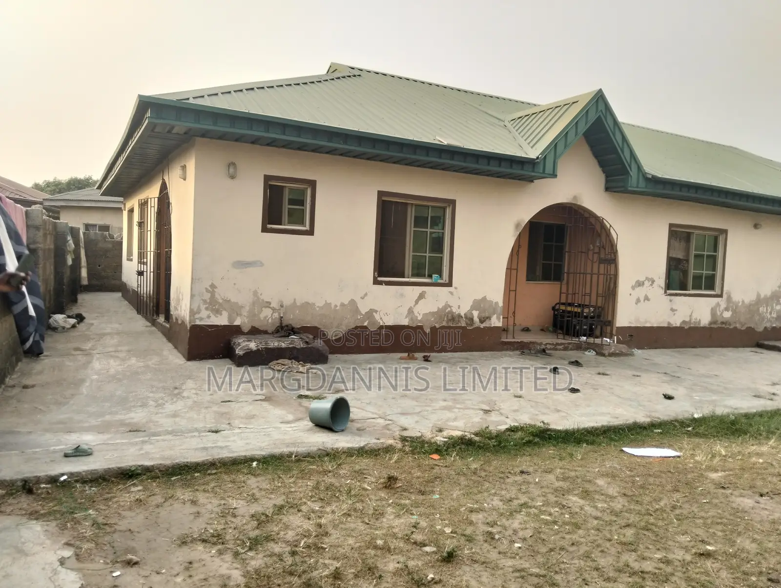 6bdrm Block of Flats in Abule, Ibeshe / Ikorodu for sale