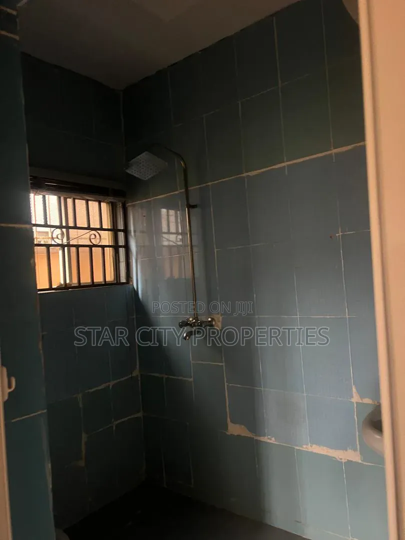 3bdrm Apartment in Magodo Phase 2 Gra for rent
