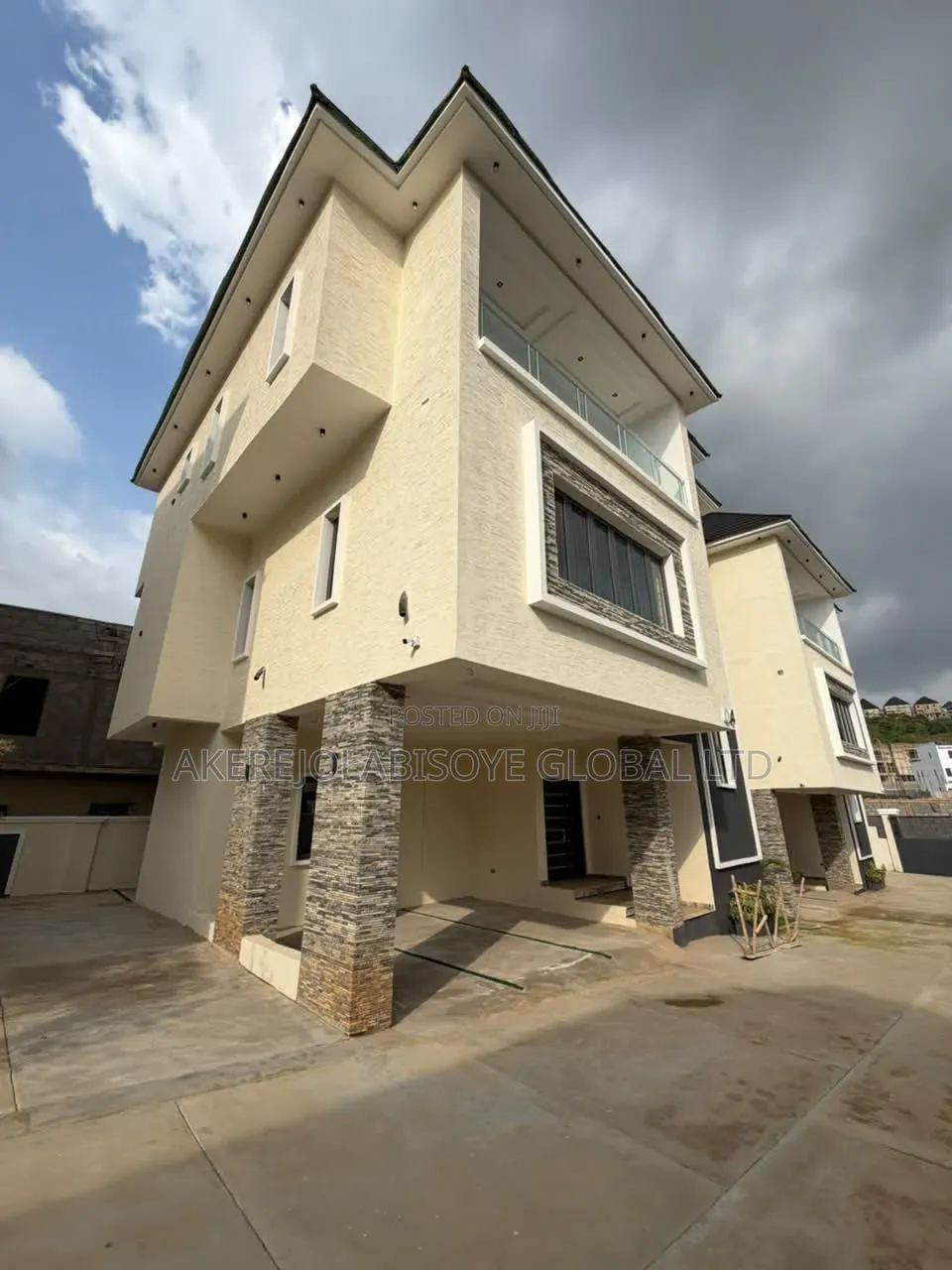 4bdrm Duplex in Apo Resettlement for sale