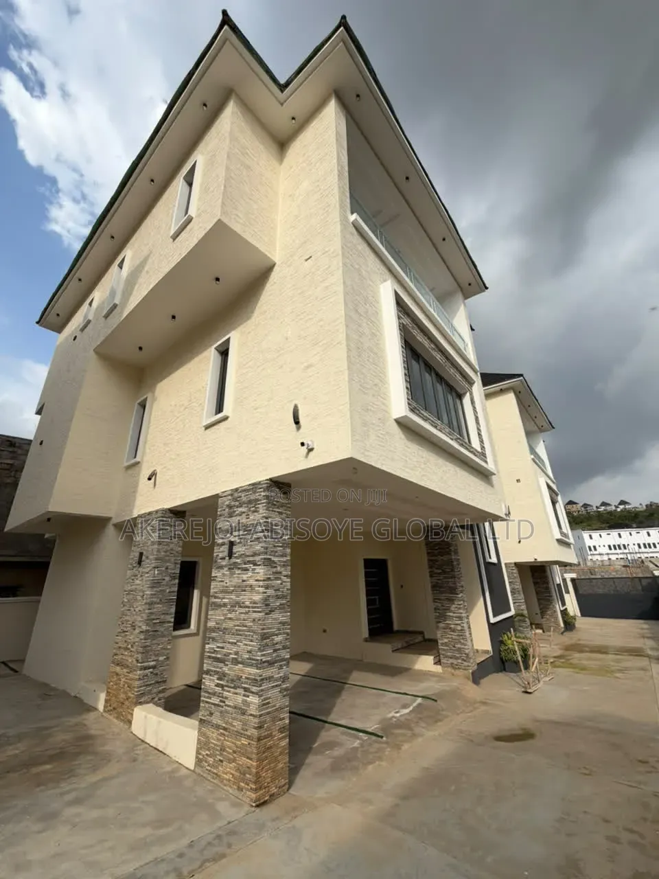 4bdrm Duplex in Apo Resettlement for sale