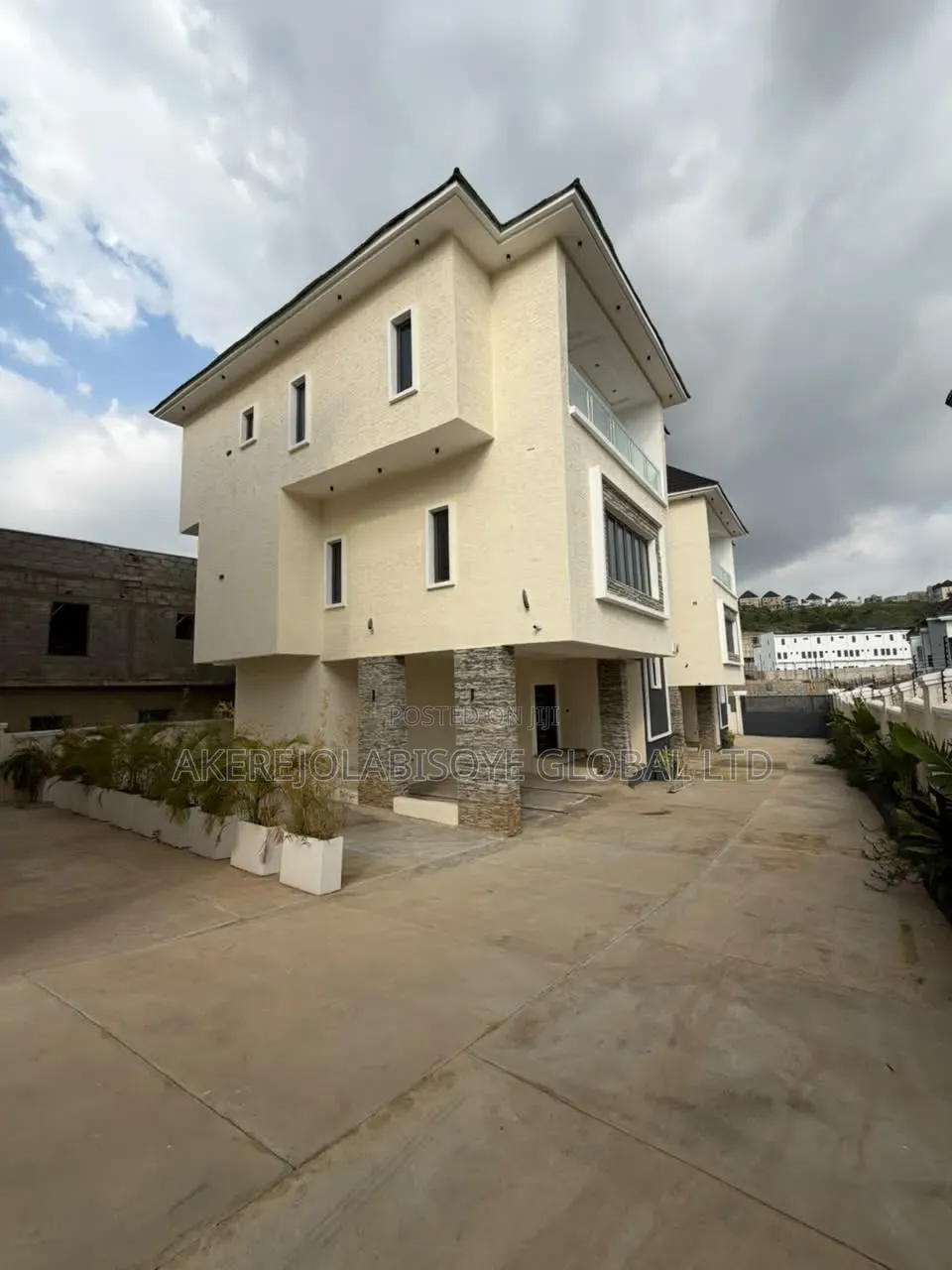 4bdrm Duplex in Apo Resettlement for sale