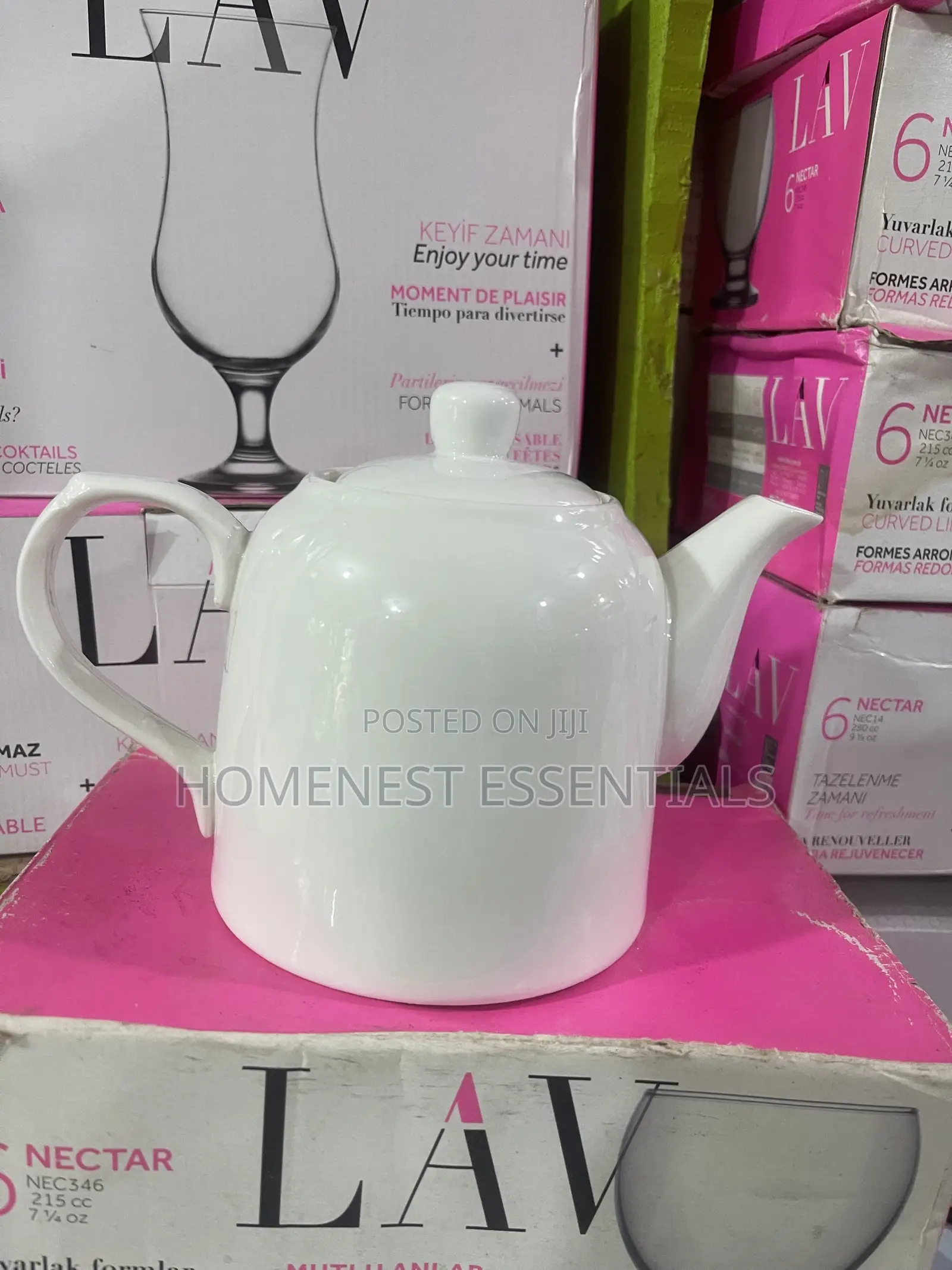 Elegant White Ceramic Teapot With Lid