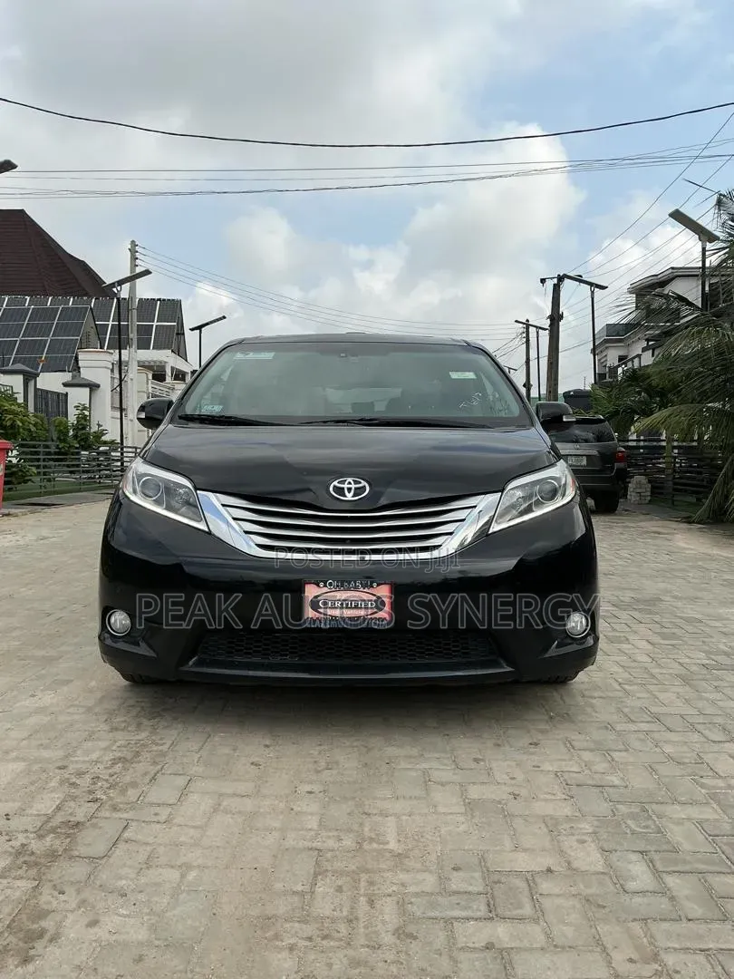 Toyota Sienna 2016 Black