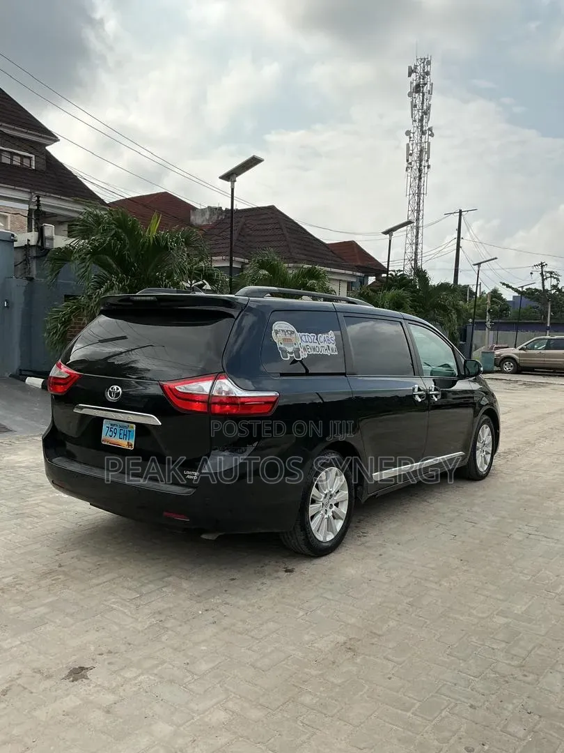 Toyota Sienna 2016 Black