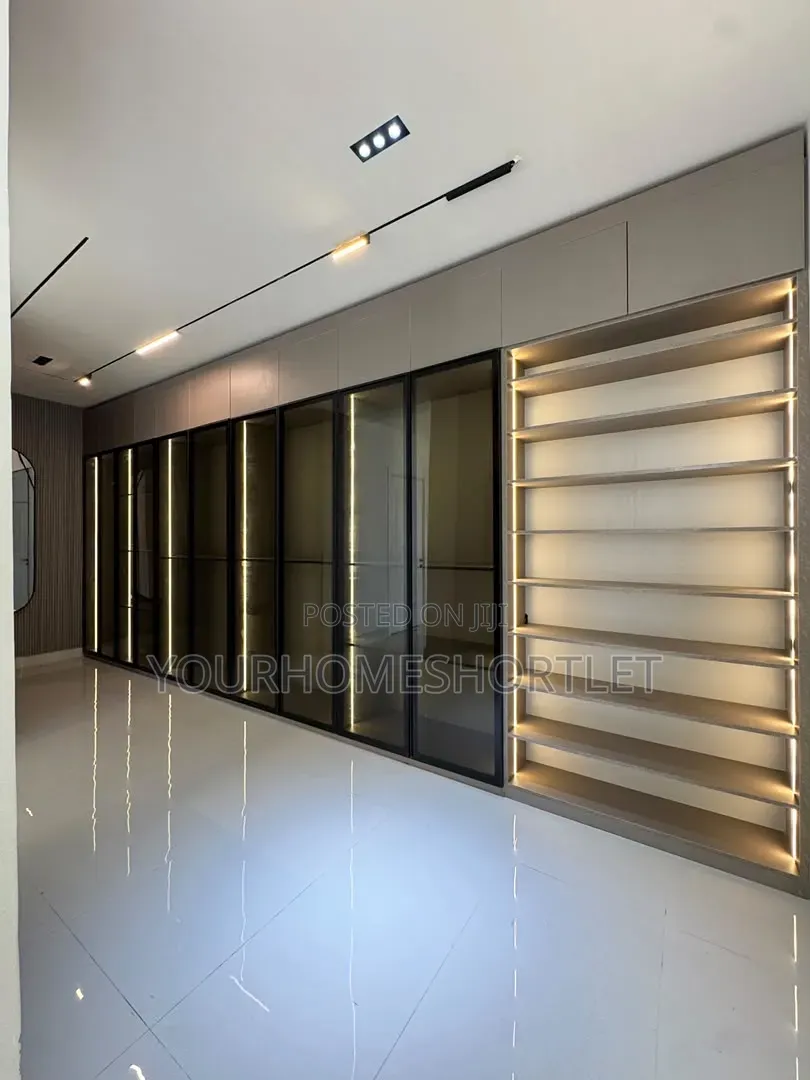 Contemporary 5 Bedroom Detached With Pool, Cinema and Bq